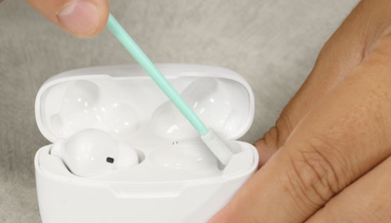 Picture 2 of 27 Piece Electronics/Tech Device Cleaning Kit