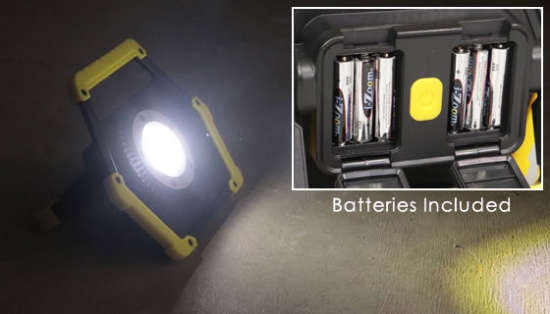 Picture 5 of Weatherproof 700 Lumen Flood And Work Light