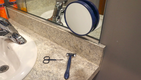 Picture 5 of Nautica 5 Piece Shaving Kit With 15x Suction Mirror